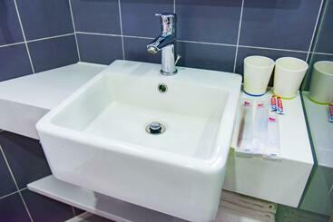 酒店 Hanting  Jiayuguan Fangte Silu Shenhua Theme Park