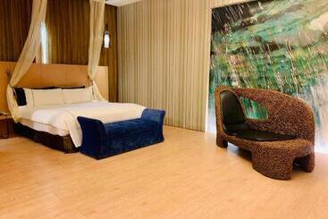 Her Home Spa Motel Chiayi