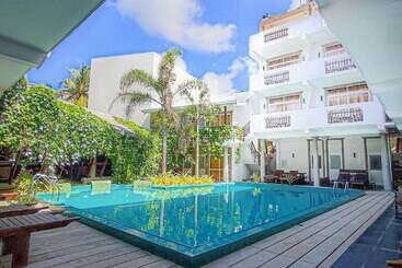 هتل Nil Diya Beach Resort