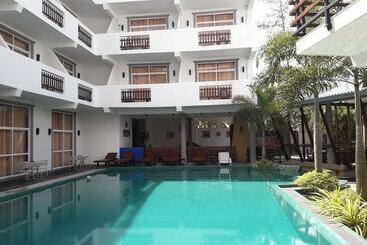 هتل Nil Diya Beach Resort