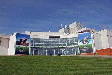 هتل Sandown Park Lodge