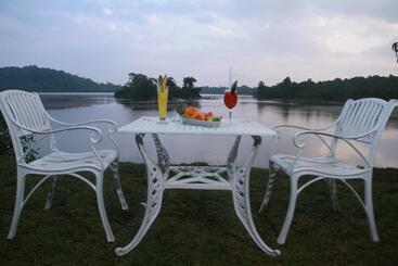 هتل Sanu Lagoon Resort & Spa