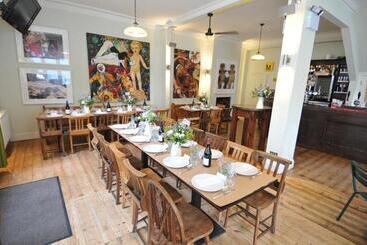 Bed and Breakfast The Grange Pub