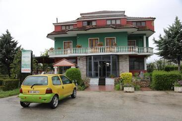هتل Villa Kabashi