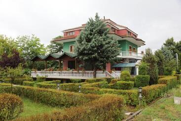 هتل Villa Kabashi