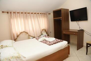 هتل Villa Kabashi