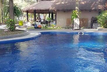 استراحتگاه Cfun Cottages