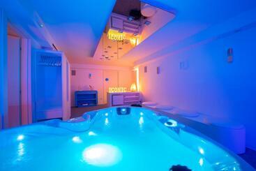 تختخواب و صبحانه Iconic Wellness Resort & Spa