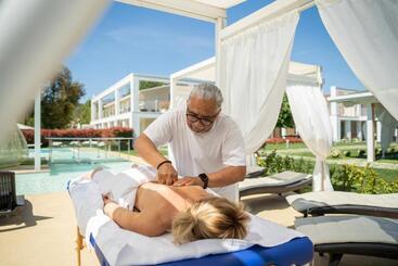 تختخواب و صبحانه Iconic Wellness Resort & Spa