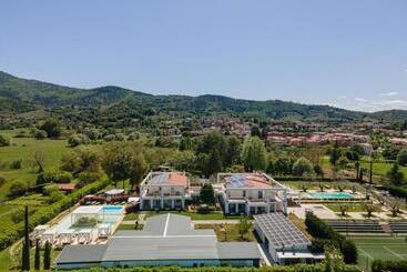 تختخواب و صبحانه Iconic Wellness Resort & Spa