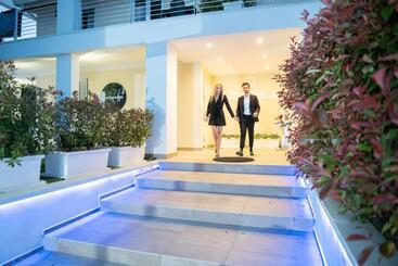 تختخواب و صبحانه Iconic Wellness Resort & Spa