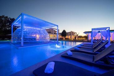 تختخواب و صبحانه Iconic Wellness Resort & Spa