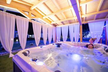 تختخواب و صبحانه Iconic Wellness Resort & Spa