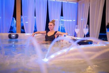 تختخواب و صبحانه Iconic Wellness Resort & Spa