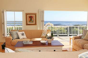 تختخواب و صبحانه Shore S Edge