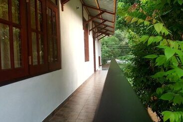 تختخواب و صبحانه Villa Happy Home