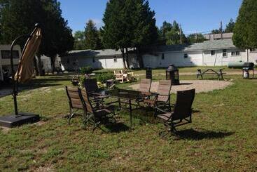 Cedar Vista Motel