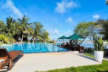 هتل Bay Beach