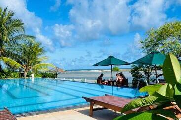 هتل Bay Beach