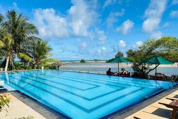 هتل Bay Beach
