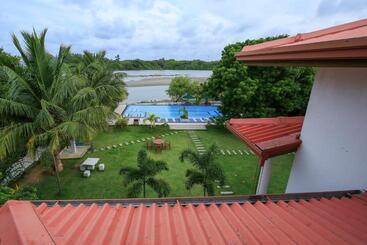 هتل Bay Beach