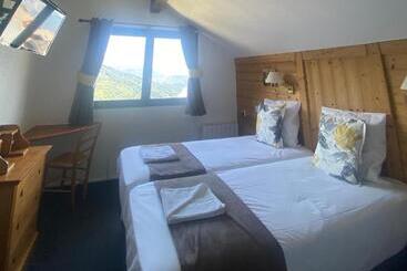 هتل Hôtel Club Les Carrettes