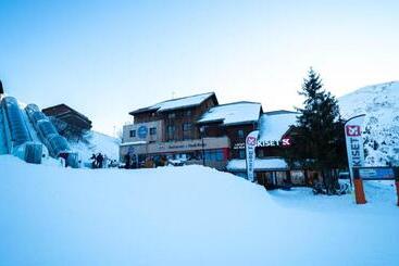 هتل Hôtel Club Les Carrettes