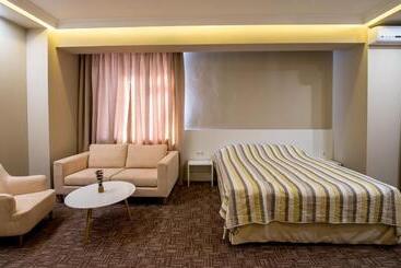 Light Hotel & Hub