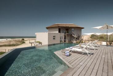 Maradentro Apart Hotel & Suites
