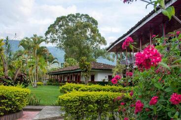 هتل Karlaká Calarcá Quindio   Eje Cafetero