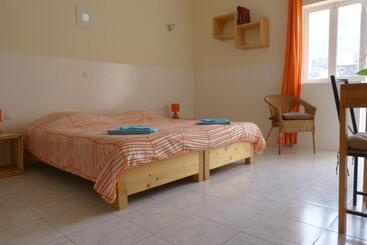تختخواب و صبحانه Casa D'mar