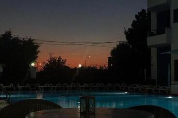 هتل Athina