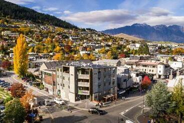 هتل Lylo Queenstown