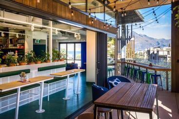 هتل Lylo Queenstown
