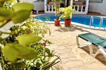 هتل Villa Antonia 16