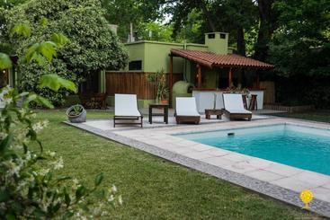 هتل Postales Green Aparts   Chacras De Coria