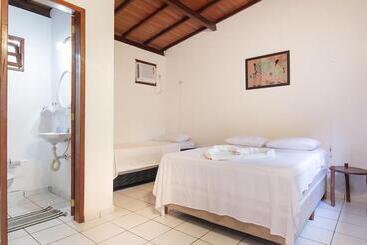 Novos Baianos Hostel E Pousada