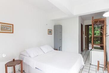 Novos Baianos Hostel E Pousada