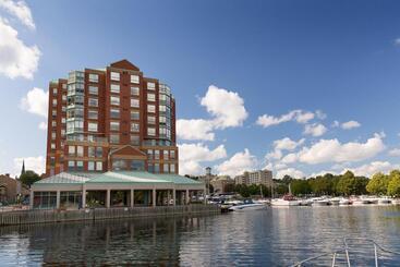 Sir Isaac Brock B&b Luxury Suites