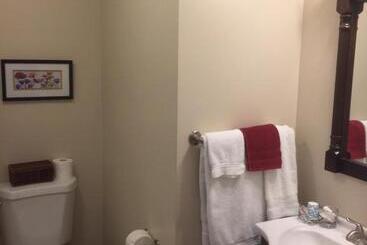 Sir Isaac Brock B&b Luxury Suites