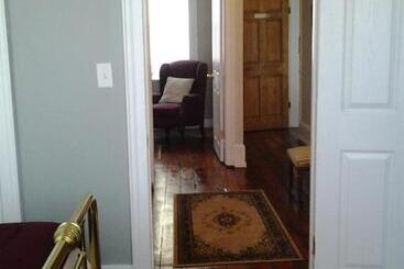 Sir Isaac Brock B&b Luxury Suites