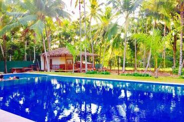 Airport Resort