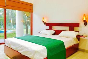 Airport Resort
