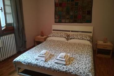 تختخواب و صبحانه Home Meditamondo