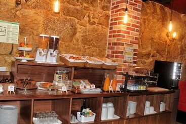 تختخواب و صبحانه Art'otel Barcelos