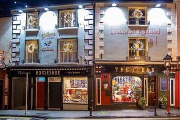 تختخواب و صبحانه Behan's Horseshoe Bar & Restaurant