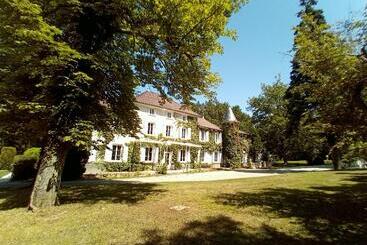 تختخواب و صبحانه Chateau Des Ayes   Chambres & Suites