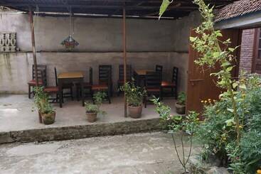 تختخواب و صبحانه Friend S Guest  House