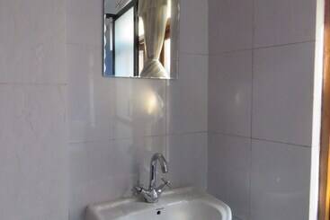 تختخواب و صبحانه Friend S Guest  House