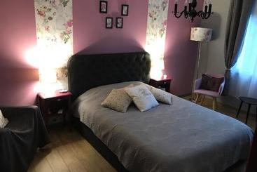 تختخواب و صبحانه Maison D Hôtes "l Atelier"
